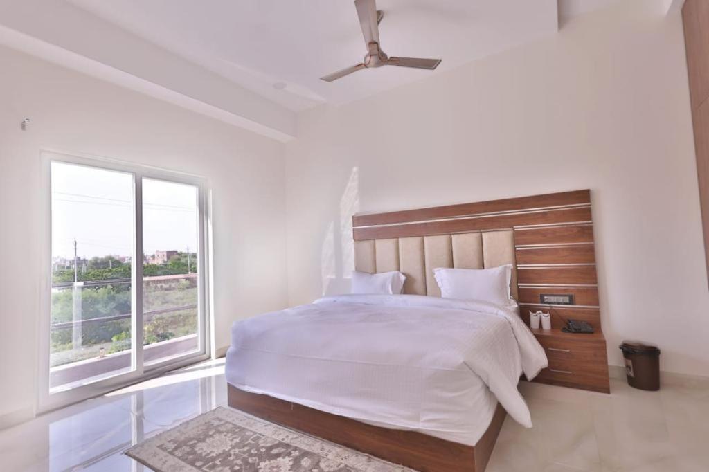 Guru Kripa Sadan Hotel Vrindavan Luaran gambar