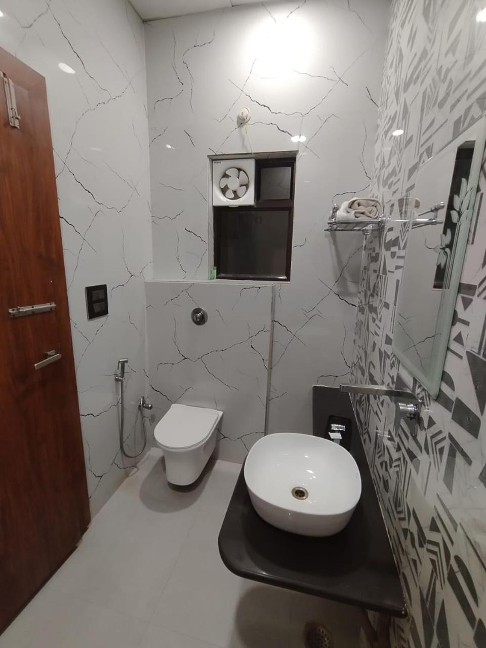 Guru Kripa Sadan Hotel Vrindavan Luaran gambar