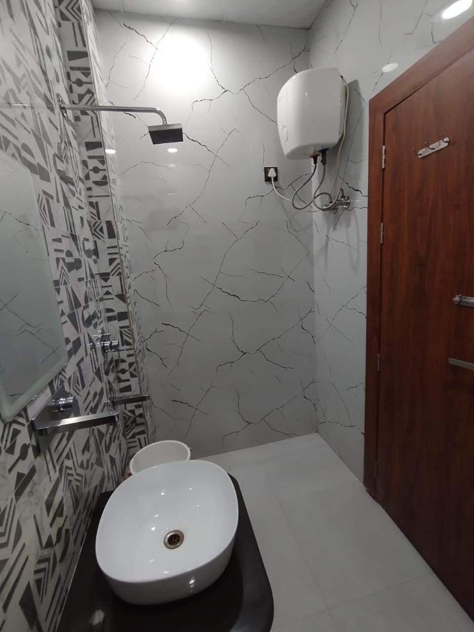 Guru Kripa Sadan Hotel Vrindavan Luaran gambar