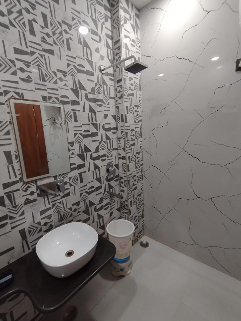 Guru Kripa Sadan Hotel Vrindavan Luaran gambar